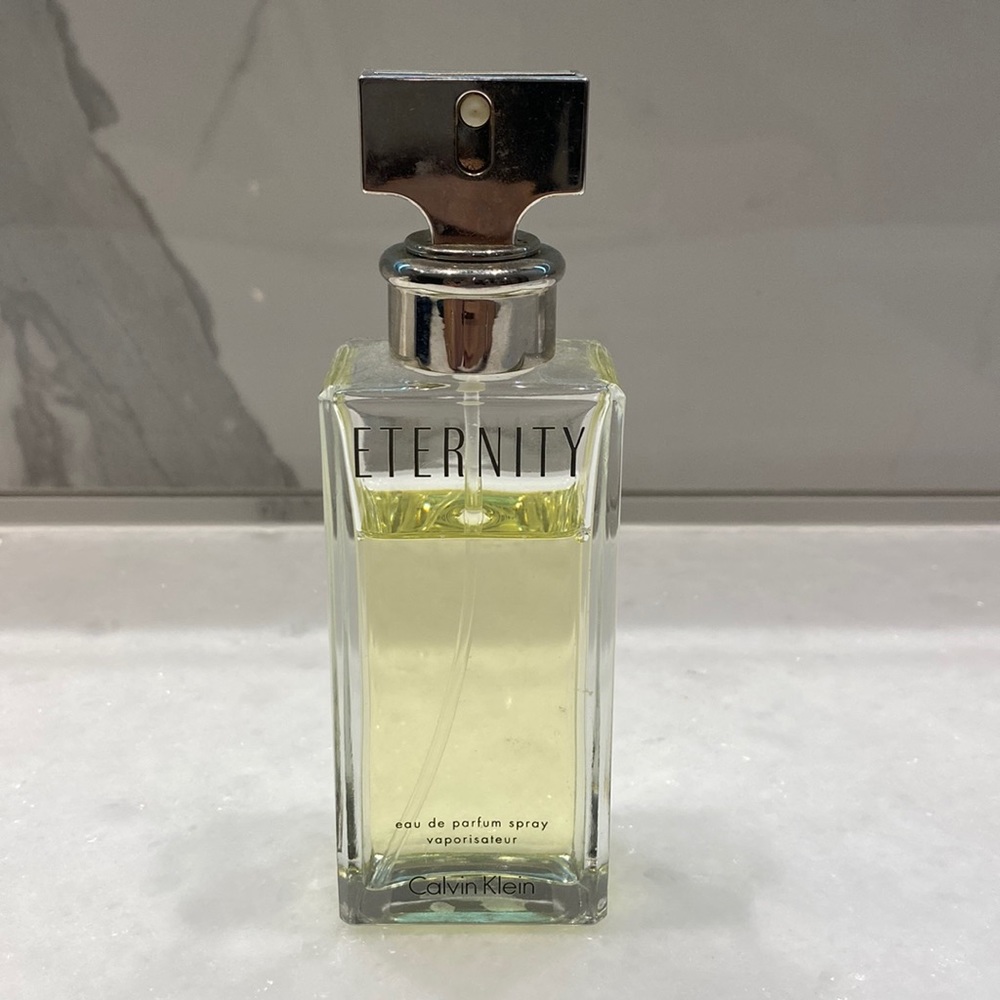 Calvin Klein ETERNITY 3.4 oz/ 100 mL Eau de Parfum Spray.